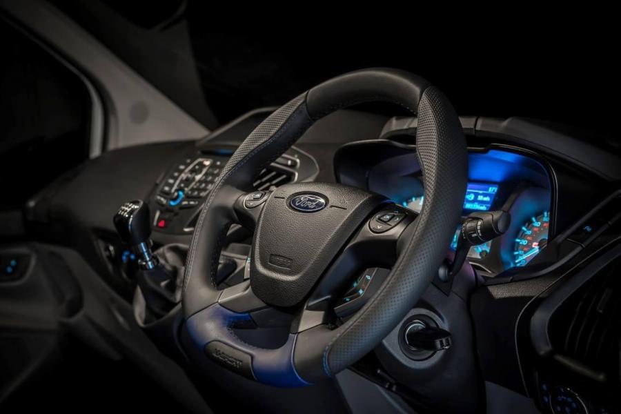  Ford Transit Custom M-Sport 2015 года  (фото 17 из 38)
